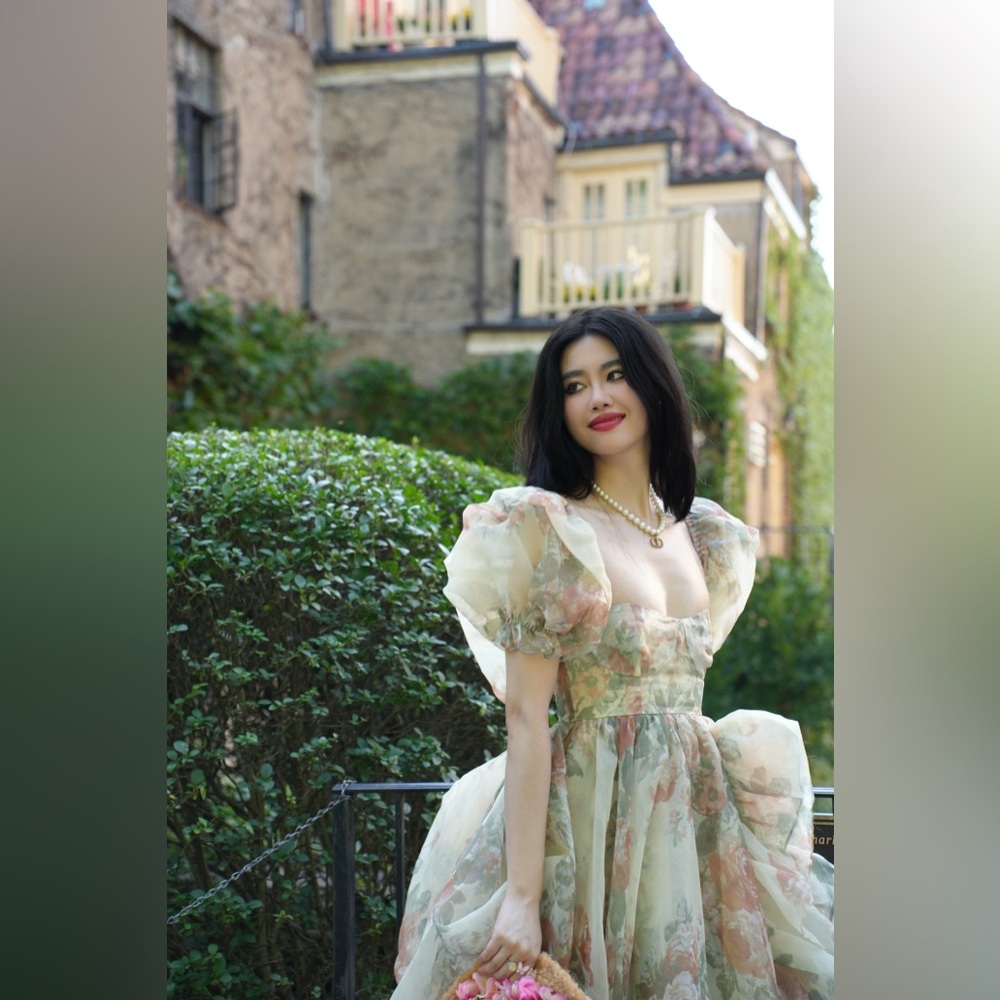 Selkie Collections Butter Rose in Bloom Bridal Gown with Foldable Train S - Picture 10 of 14